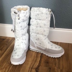 Snow boots